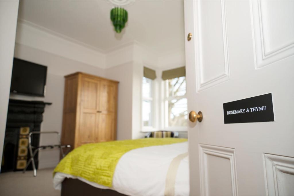 Number 97 Hotel Хейстингс Стая снимка